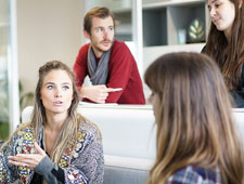 一个月消费大于1万